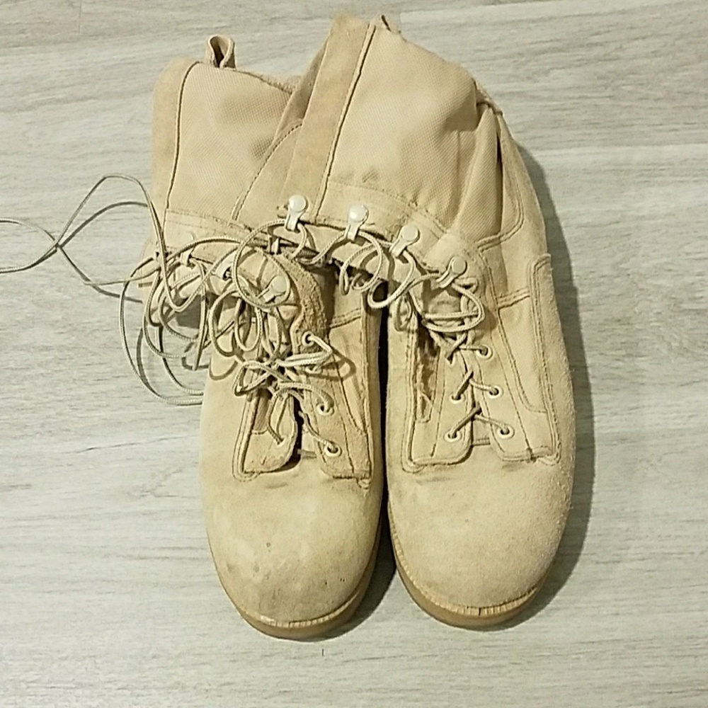 Mens Size 11.5 Tan, Gortex boots